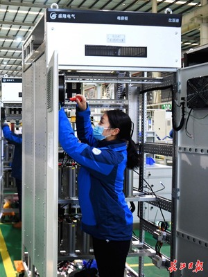 智能配電柜 訂單爭(zhēng)分奪秒的背后，是安全與效率的無(wú)聲守護(hù)者